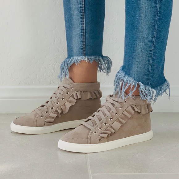 NIB Blush Nude Ruffle Chic High Top Sneaker - Picture 3 of 8